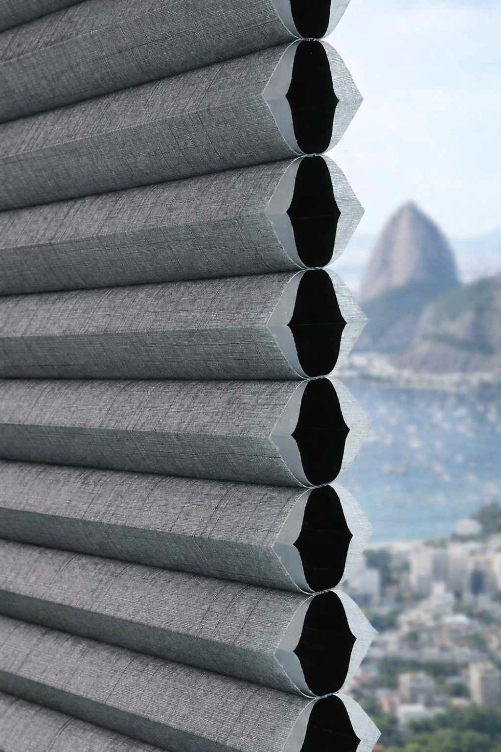 Cortina Luminette — higienização e manutenção Novara