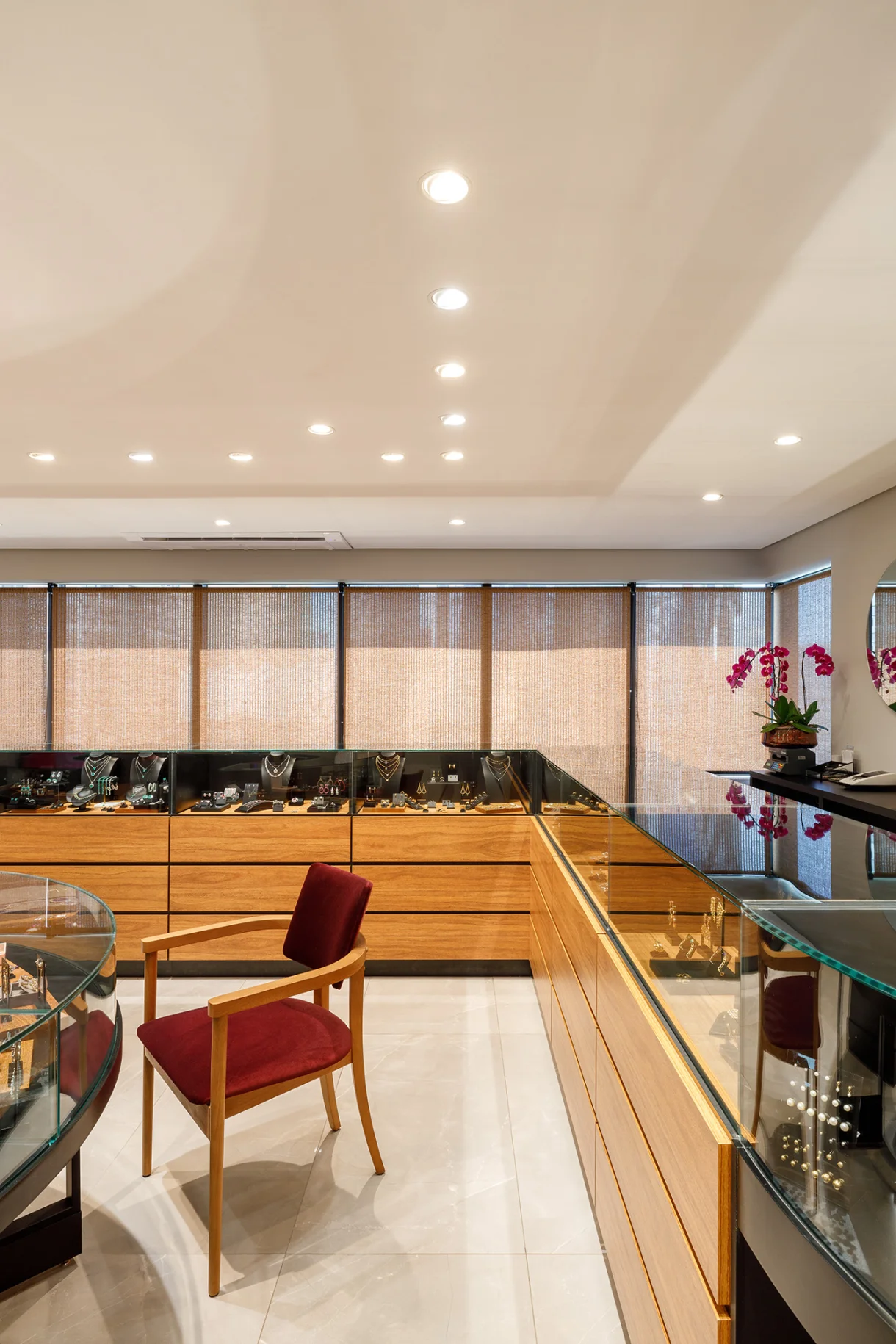 Cortina Persiana Rolô Screen White Uniflex — higienização e manutenção Novara